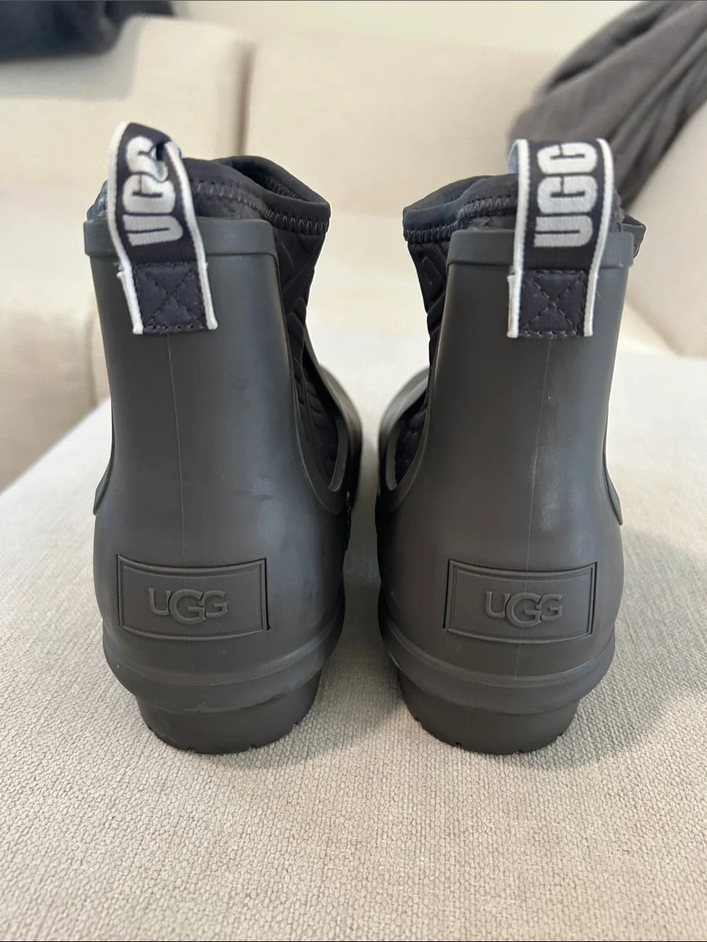 UGG Women's Chevonne Ankle Boot, Grey, size 8, Like New
